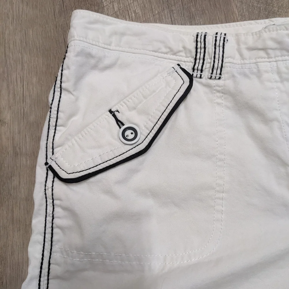 White House Black Market White Shorts black Trim Size 8 - Picture 3 of 10